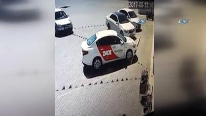 El Freni Çekilmeyen Otomobil Seyir Halindeki Araçların Arasından Böyle Geçti