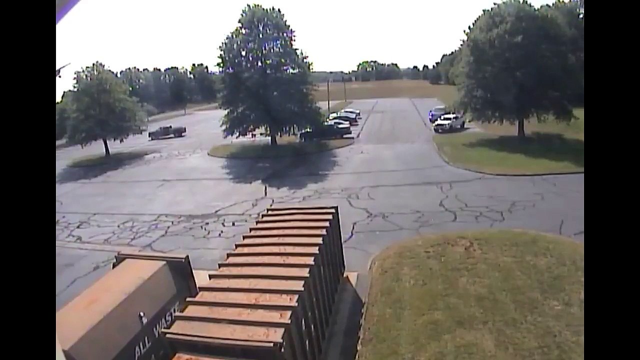 Etats-Unis: Le pilote de ce Cessna 172 s'écrase dans un arbre