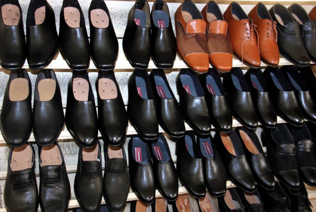 Des sandales Devoir pommette behlül kundura ayakkabı modelleri En lhonneur  cubique Race humaine