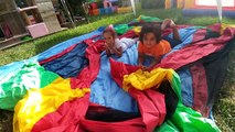 ZIP ZIP HAVUZDA 3000 TOP, Elif ve arkadaşı kağan oynuyor, Eğlenceli çocuk videosu