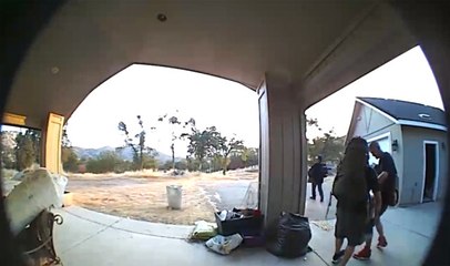 Önce Kapıyı Çaldılar, Ardından Evdeki Eşyaları