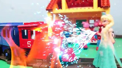 Papa porc sauve Ensemble homme araignée gare Entrainer avec Peppa construction duplo lego george