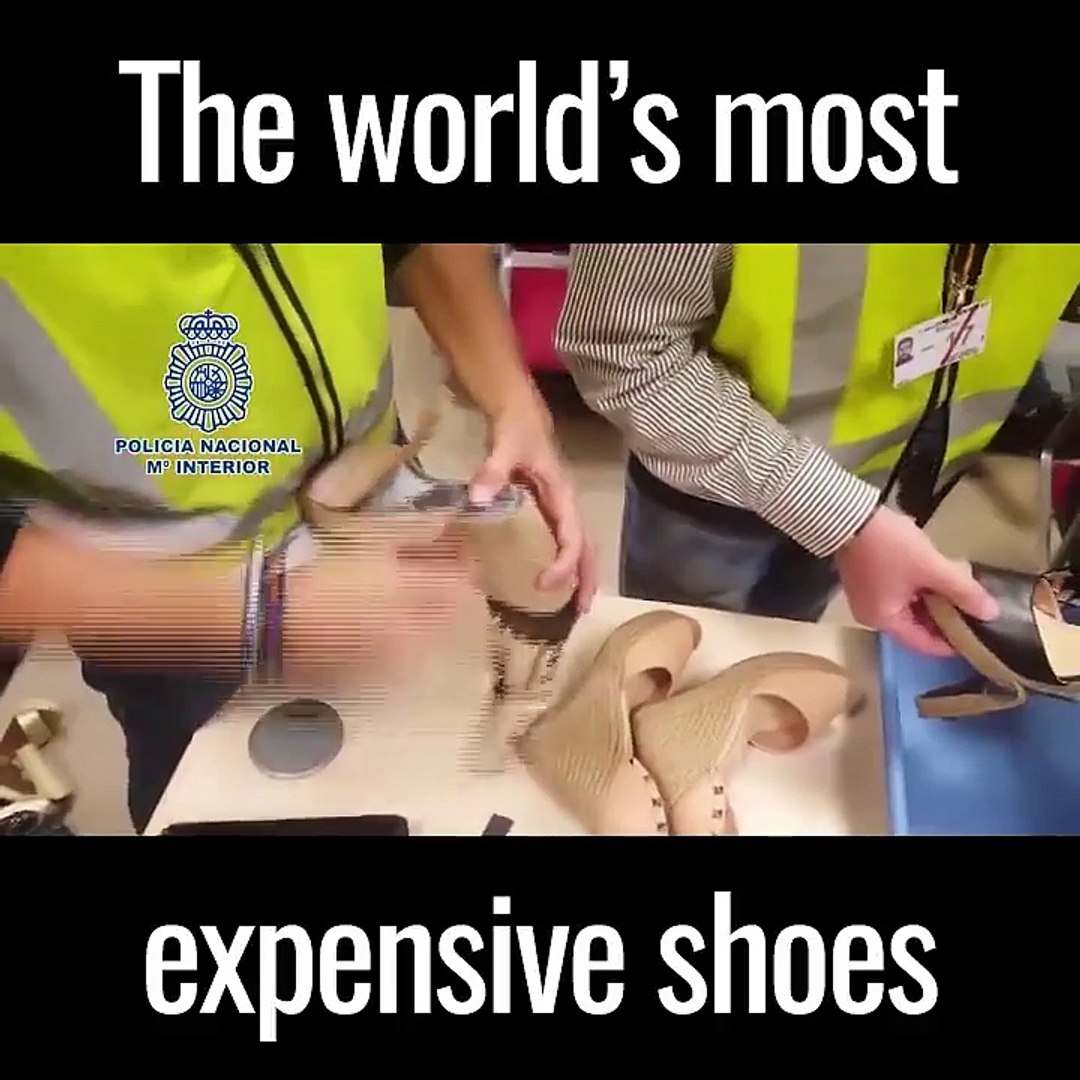 ⁣Pogledajte šta je policija pronašla u đonu običnih ženskih cipela VIDEO