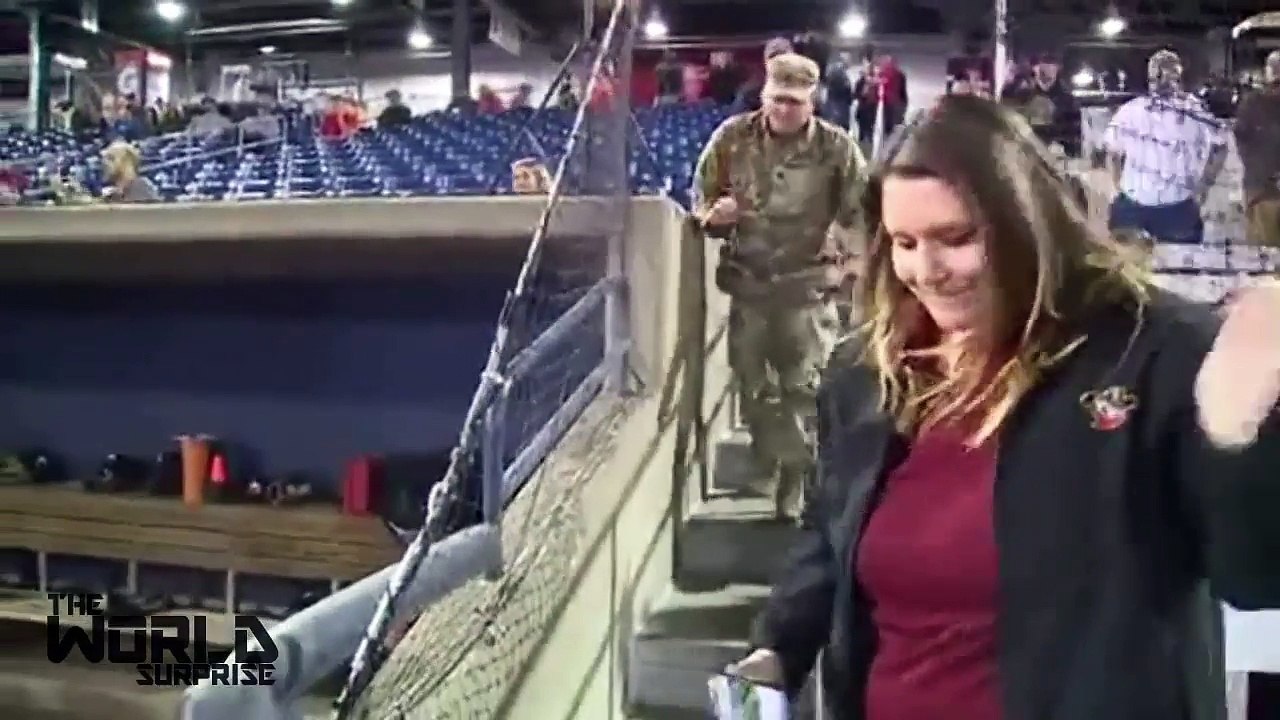 Soldier returns home, surprises kids at Bandits game