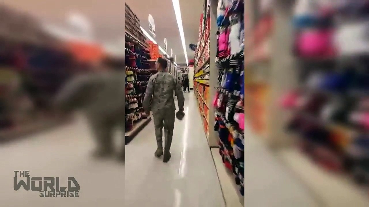 Military Dad Surprises Kids on Christmas Shopping Trip
