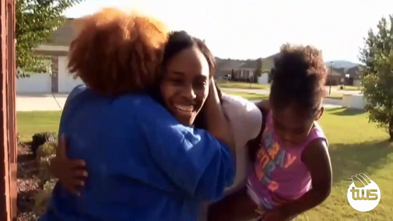 Mom Freaks Out When Soldier Son Surprises Her with Early Homecoming