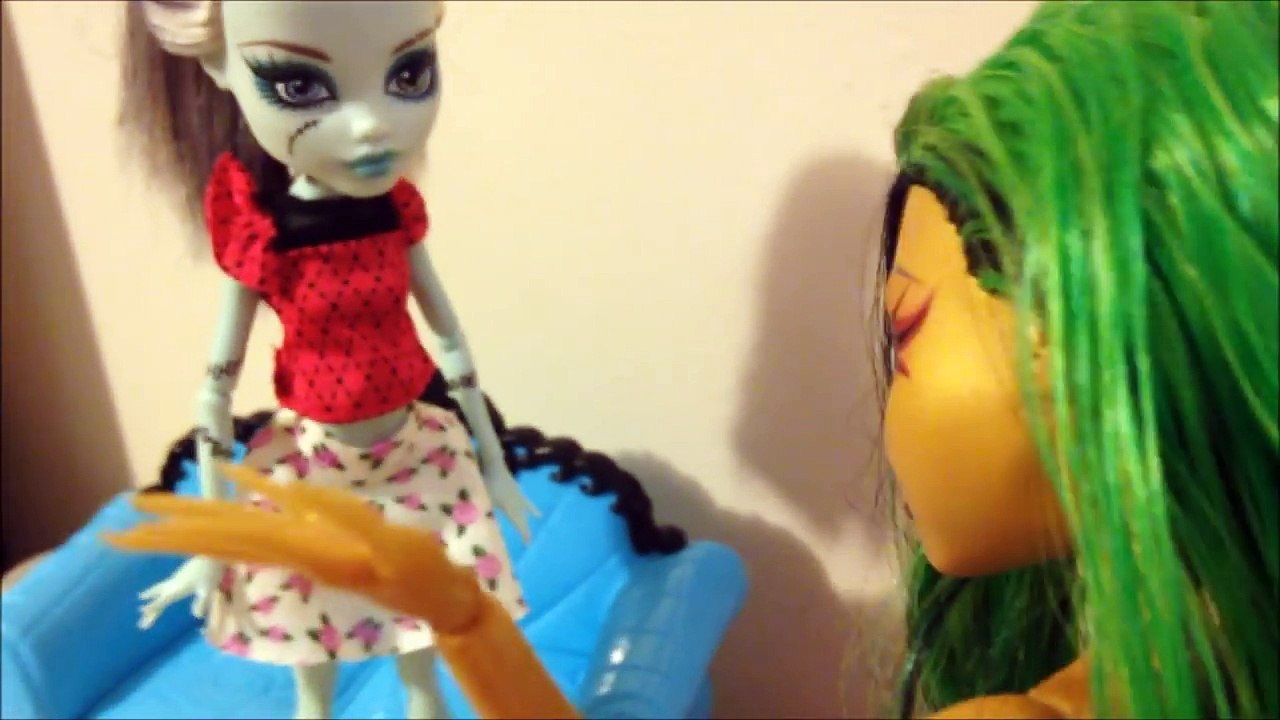FRANKIE STIEN VS. JINAFIRE LONG | *MATURE AUDIENCE* Monster High Mayhem - Episode 133
