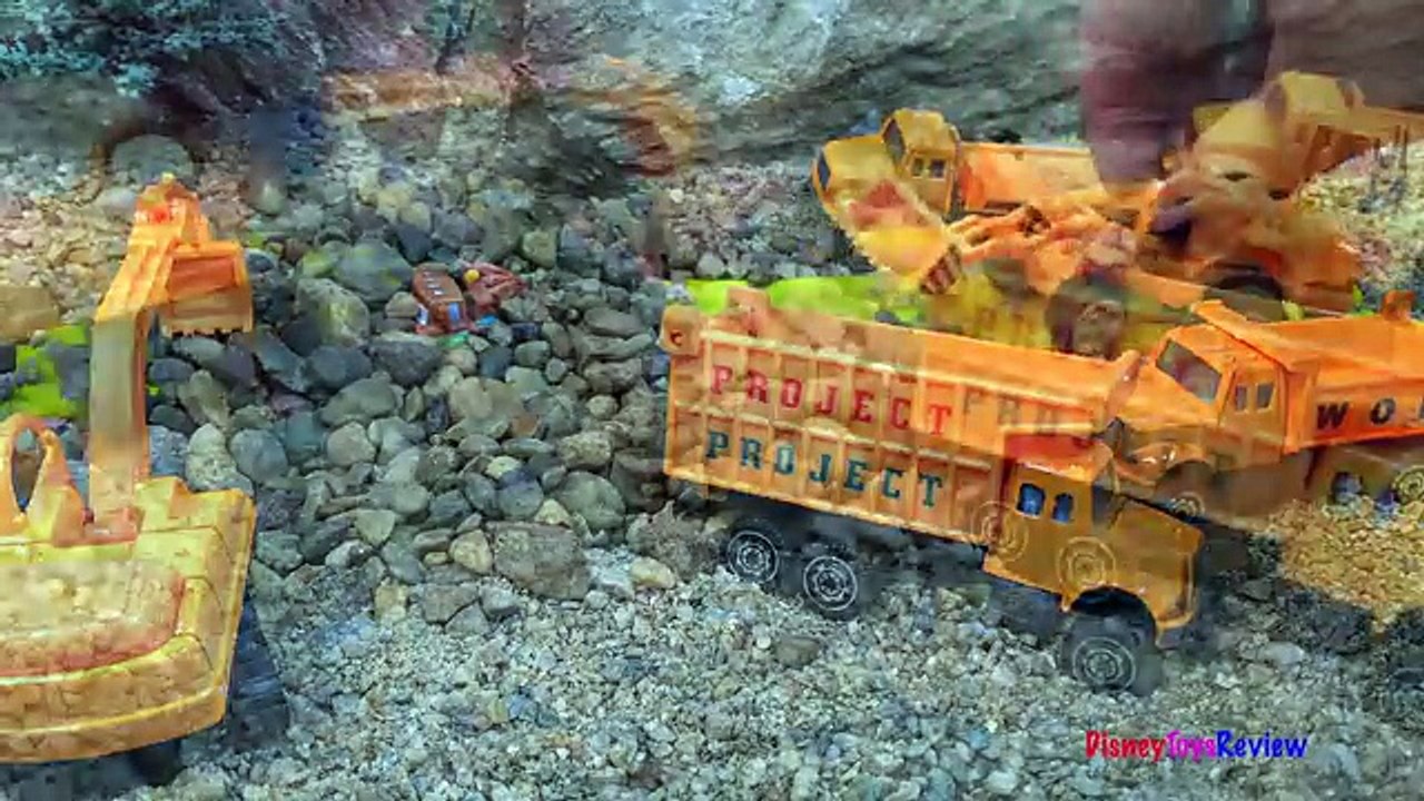 DISNEY CARS WITH MIGHTY MACHINES DUMP TRUCK EXCAVATOR CEMENT TRUCK FRONT LOADER RESCUES MATER