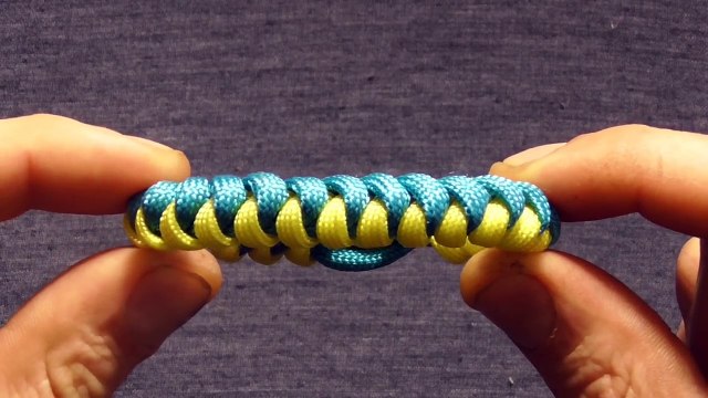 How To Make A Paracord Snake Knot Survival Bracelet Without A Buckle
