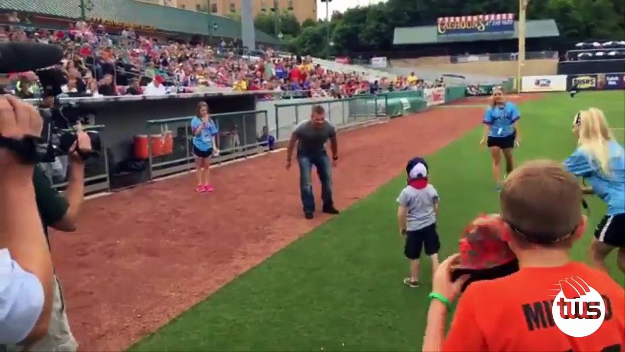 Soldier Surprised His Young Son at a Baseball Game
