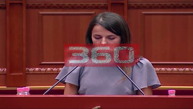 Kush ishte deputetja demokrate që në fund të fjalimit u duartrokit nga të majtët dhe të djathtët (360video)
