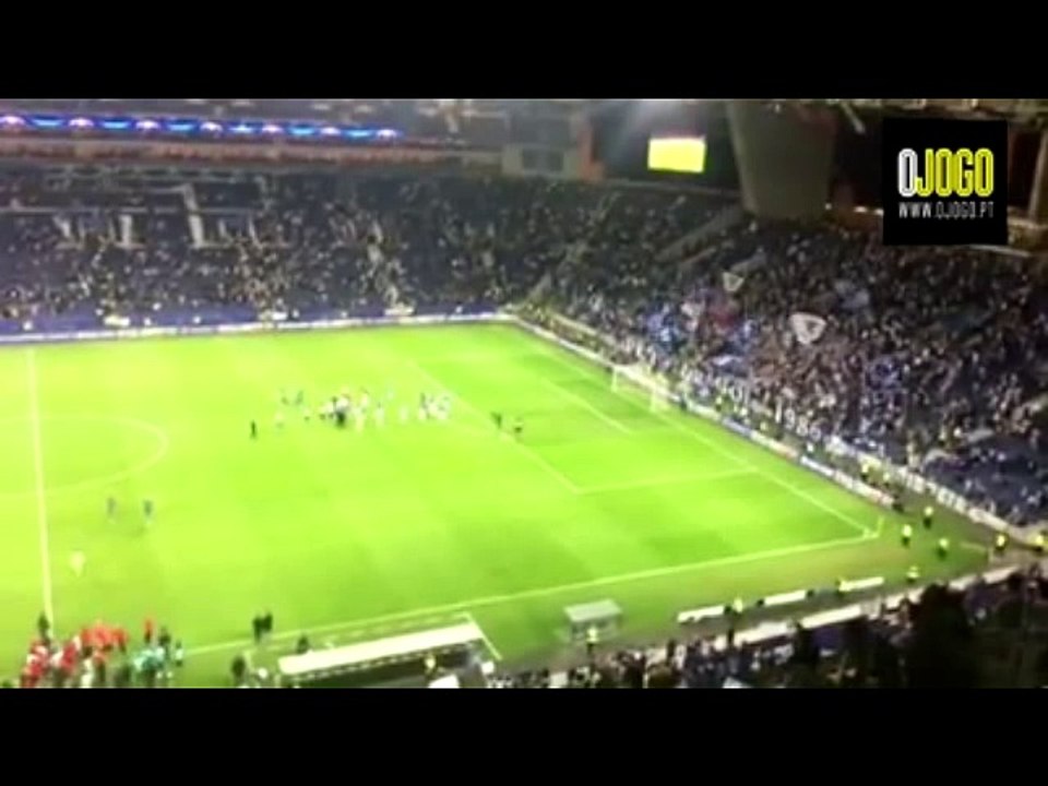 [400x224] Adeptos despedem-se do FC Porto com palmas e cânticos