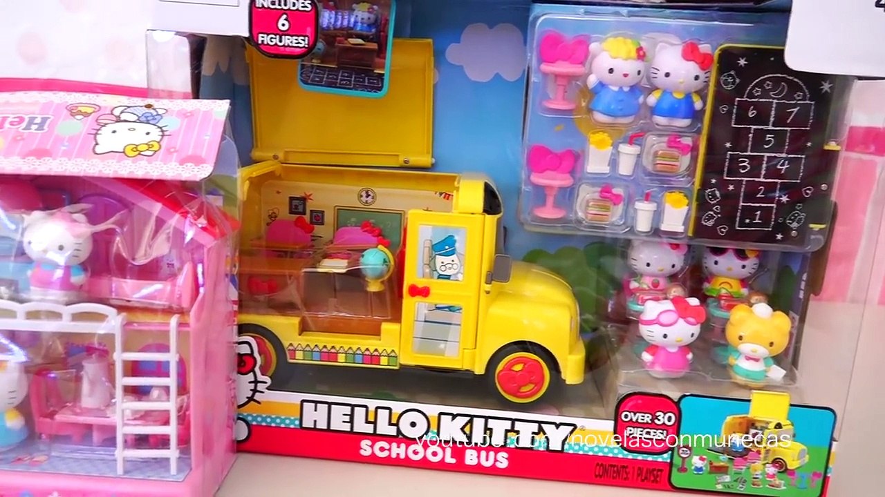 Juguetes de Hello Kitty - Kitty hace popó pero no puede tirar de la cadena y siente mucha pena