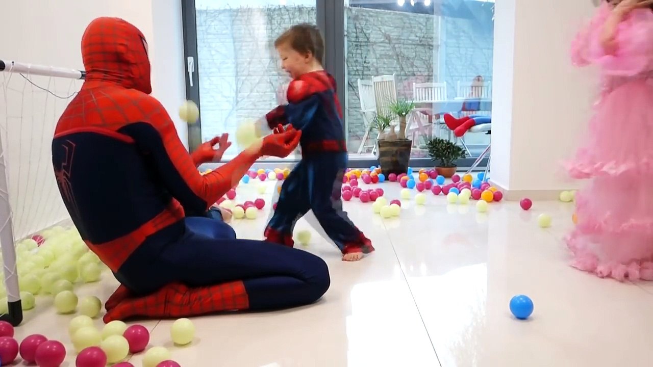 Balls Spiderman and Baby Challenge the ball and Who will win the Spiderman or the kids