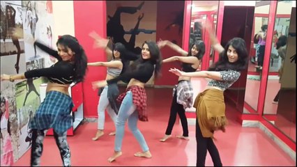तू चीज बड़ी है मस्त मस्त नये गाने पर लड़कियों ने किया जबरदस्त dance