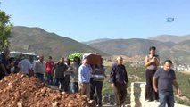 Hdp'li Tuğluk'un Annesinin Cenazesi Tunceli'de Toprağa Verildi