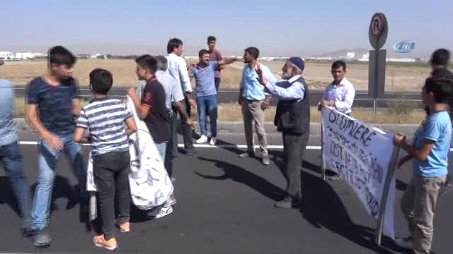 Aksaray'da Köy Halkı Karayolunu Trafiğe Kapattı