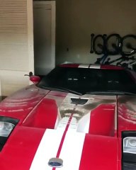 Un garage inondé avec plusieurs supercars à l'intérieur !