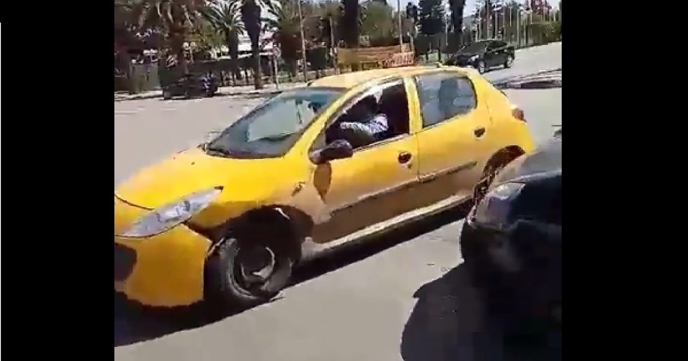 عاجل العاصمة الأن : بسبب عطل في اشارات المرور ! حادث في شارع محمد الخامس .. تفرجوا الحالة !!