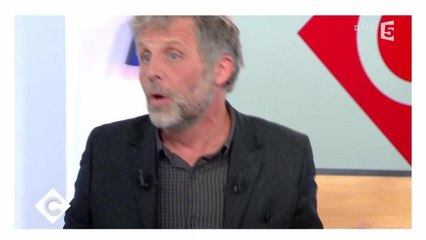 C à Vous : Stéphane Guillon revient sur ses propos sur Vincent Bolloré