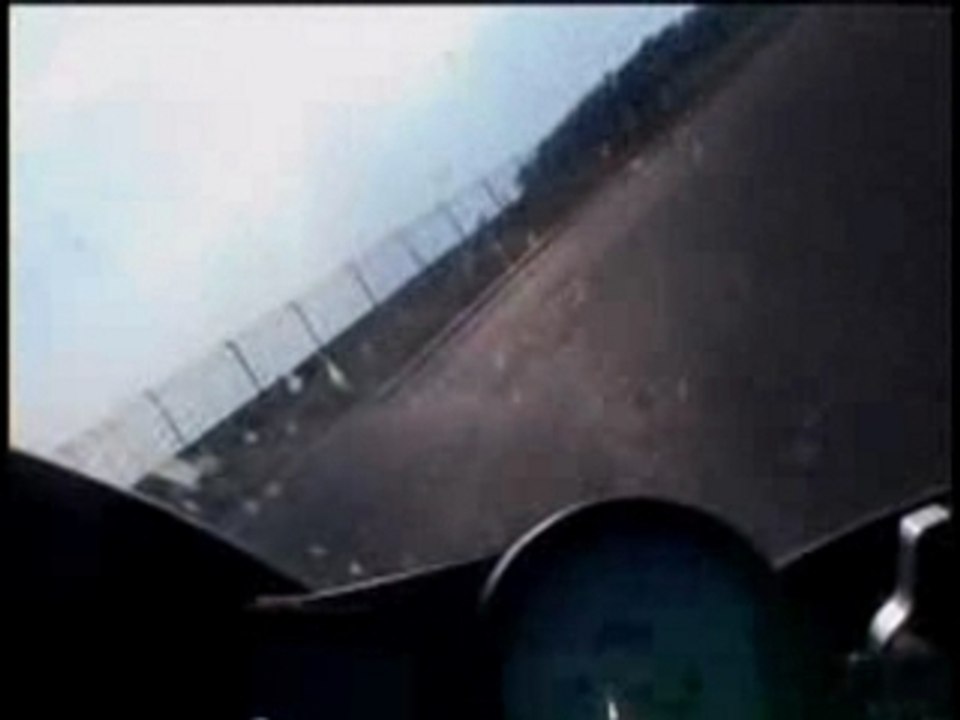 Yamaha R1 vs Honda CBR 900