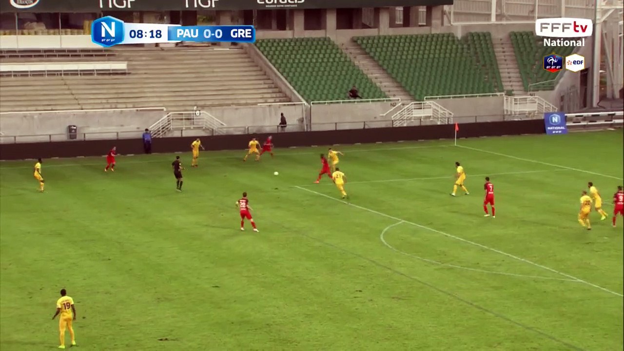 Grosse action et frappe dans la surface