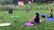 Cristina ayuda a liberar preocupaciones a través de la meditación