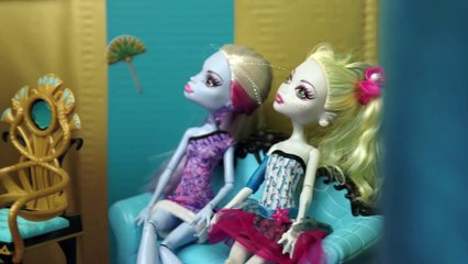 Monster High & Barbie Doll Videos: the Boys Fall in Love! - MsPlayLA HAPPY LIFE Series Episode #17
