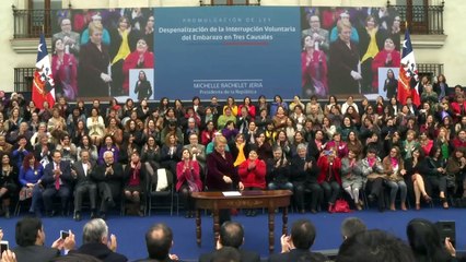 Bachelet promulga emblemática ley del aborto terapéutico