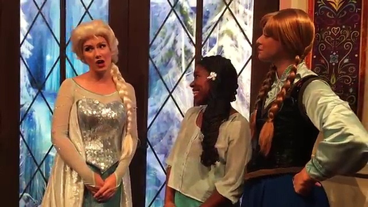 Audrey sings Let it go for Elsa at Disneyland (Video Credit : audreyleeyoung)