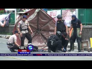 Polisi Tunjukan Isi Tas yang Diduga Bom di Depan Terminal Depok - Net 5