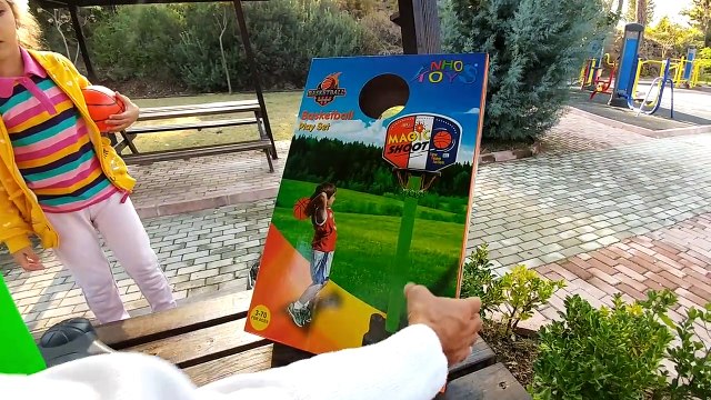 Parkta basketbol potası oyuncak kutusu açtık, eğlenceli çocuk videosu,toys unboxing