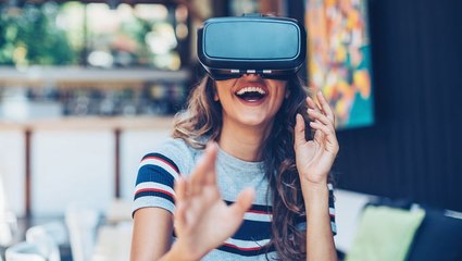 Hulu's Virtual Reality Concert Series "On-Stage" Is The Perfect Mix Of VR, Storytelling And Music