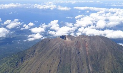 Status Gunung Api Agung Level Waspada