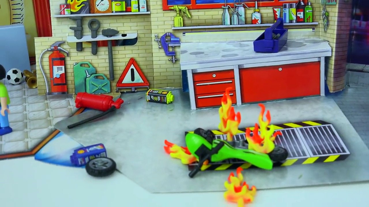 Fire Out - Playmobil Holiday Christmas Advent Calendar - Toy Surprise Blind Bags Day 12