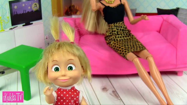 УСЫПЛЯЮТ БЕЗДОМНУЮ СОБАКУ Мама Барби, Маша и Медведь Играем в Доктора Укол Игрушки