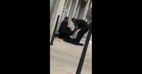 Lors d'un contrôle de police à Lyon un policier étrangle un homme jusqu'à ce qu'il perde connaissance.