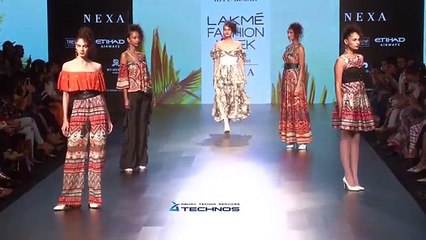 Download Video: Disha Patani Walks For Ritu Kumar At LFW Winter Festive 2017 Day 1