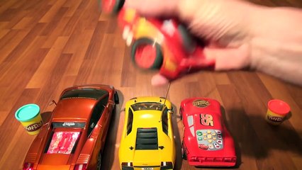 下载视频: Pixar Cars Fast Talkin Lightning McQueen vs Remote Control Lamborghini Murcielago and Shaken Go Li