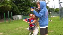 Crianças Brincando Aviões Brinquedos Hot Wheels vs Superman Children Playing With Toys in Playground
