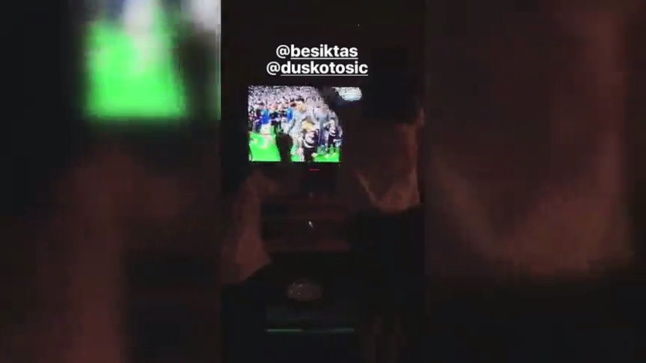 Tosic'in eşi Jelena'dan Porto maçı paylaşımı
