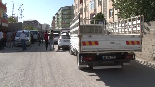 Polisten Kaçmaya Çalışırken 10 Araca Çarptı