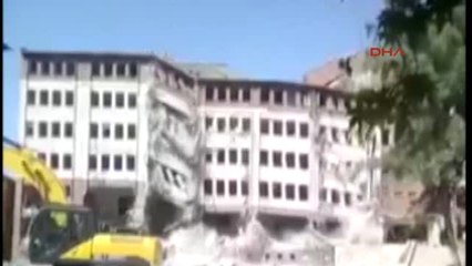 Adıyaman 5 Katlı Eski Hastane, Saniyeler İçerisinde Yıkıldı
