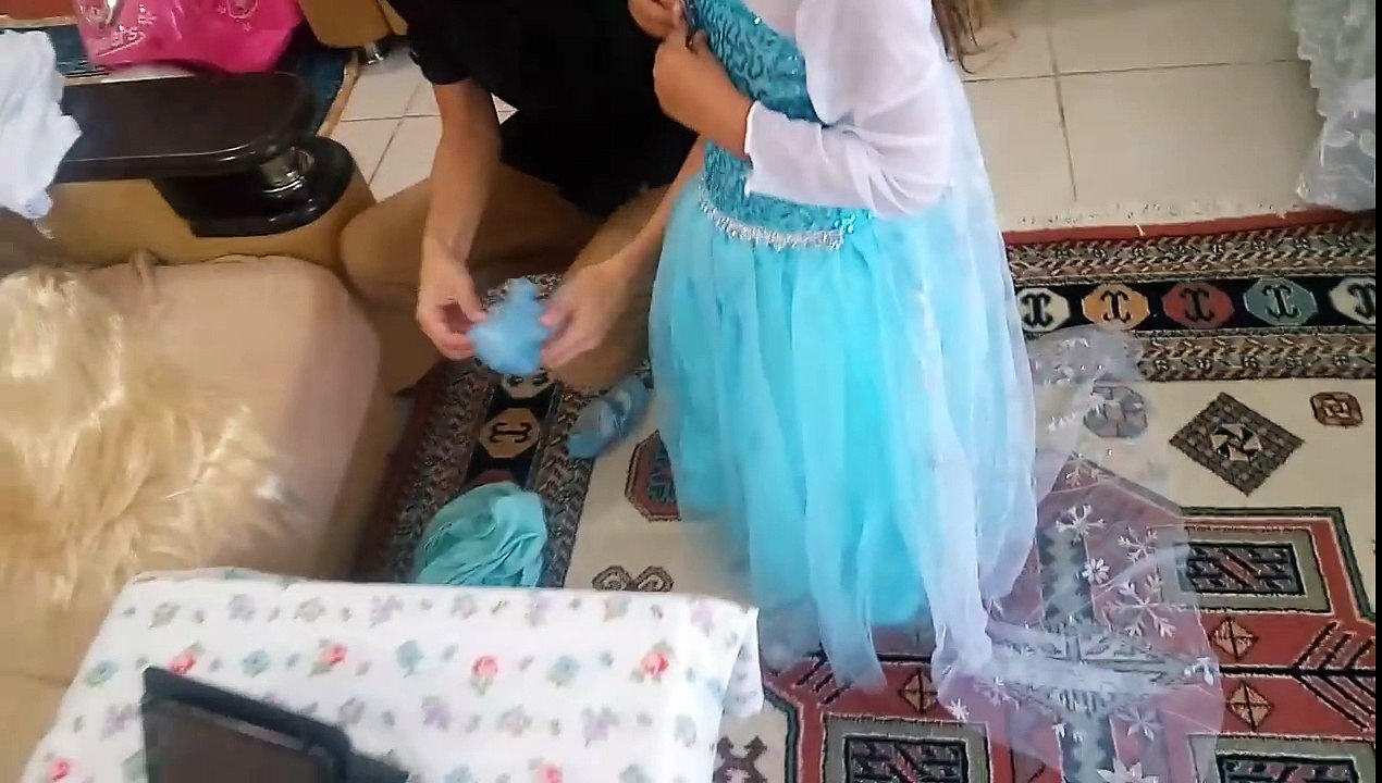 Elifin doğum günü hazırlıkları elsa peruk ve ayakkabı aldık, eğlenceli çocuk videosu