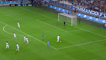 Steve Mandanda alias " El Fenómeno " - enrhume un attaquant slovene avec un petit pont tout en facilite