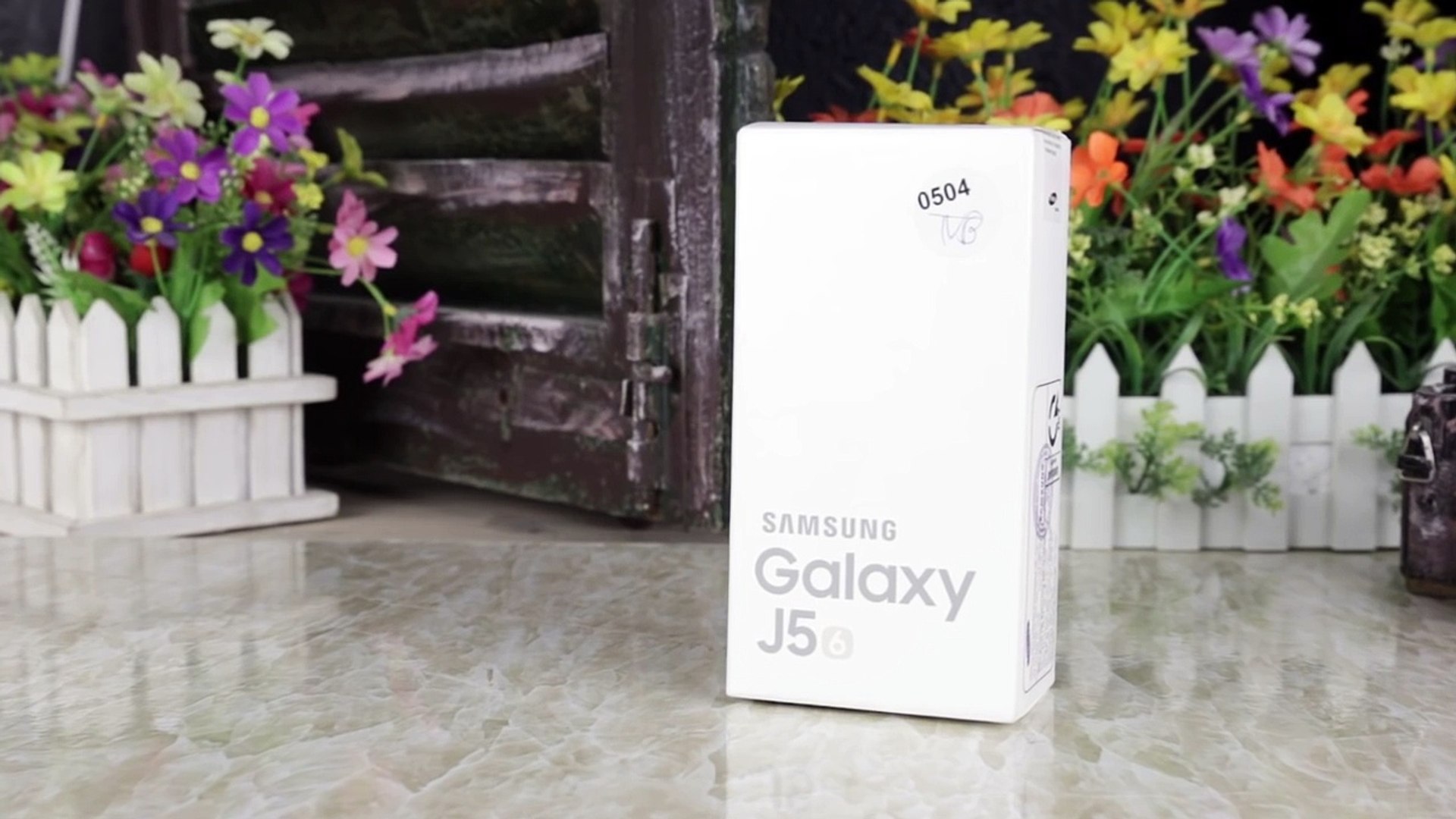 Mở hộp và Trên tay nhanh Samsung Galaxy J5 2016 | Thế giới di động