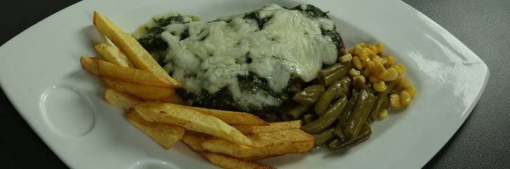 ستيك الدجاج بصوص الكريما والسبانخ بالخطوات