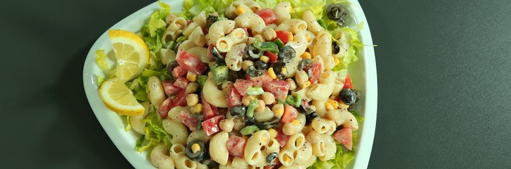 سلطة المكرونة والخضار بالخطوات السهلة