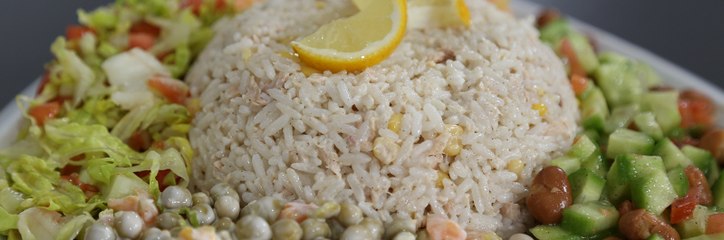 خطوات تحضير طبق سلطة الارز و التونا