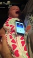 Un papa arrête les pleurs de son bébé avec la musique de la Ligue des Champions
